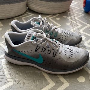 Size 8 Nike Flex 2017 Run shoes. Worn only once
